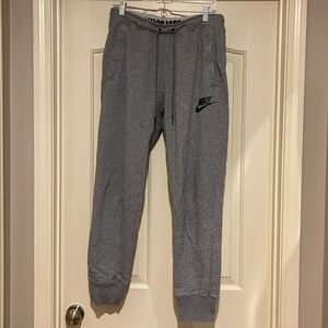Women’s Nike Heather gray jogger size medium